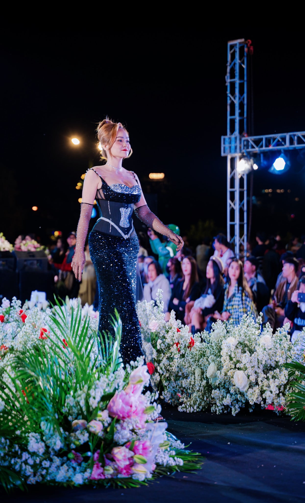 Mẹ bỉm sữa sở hữu vòng eo thon gọn